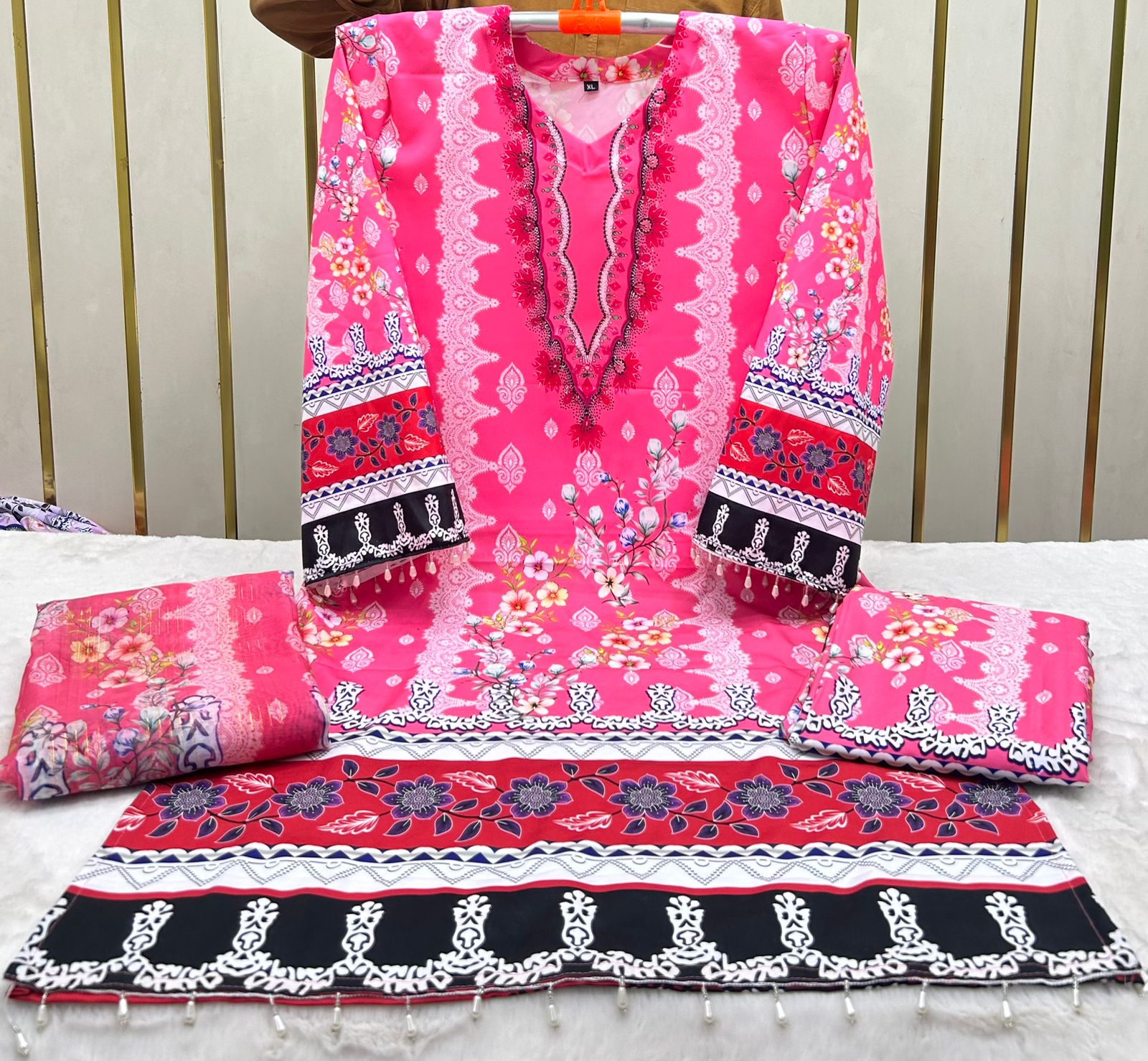 প্রিমিয়াম জমজম ১০০% কটন ডিজিটাল প্রিন্ট থ্রি-পিস সেট – জমকালো এমব্রয়ডারি ও কাটওয়ার্ক ডিজাইন। 4